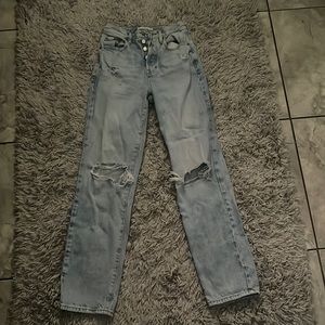 Just tryin to get rid of some clothing, the size is 24 in women/teens